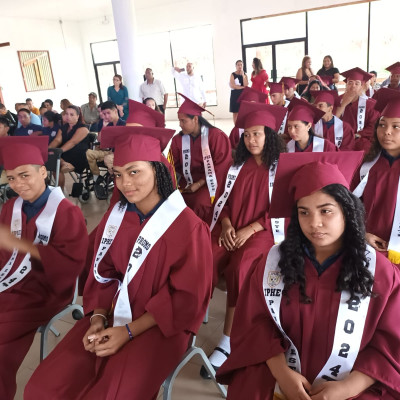 Sede de Panamá Este - Graduación Media
