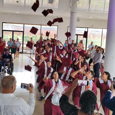 Sede de Panamá Este - Graduación Media