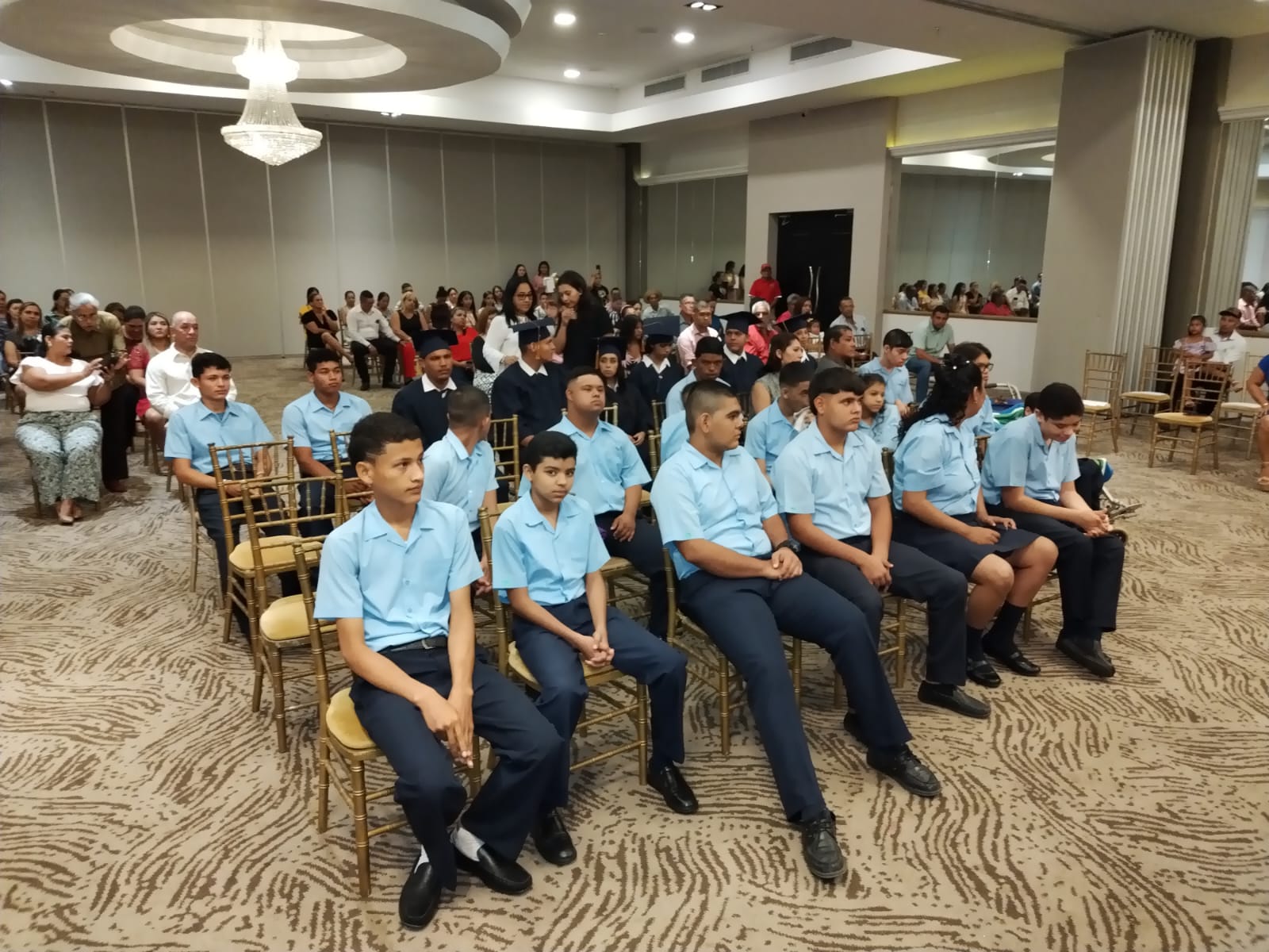 Estudiantes de las sedes de Penonomé y Los Santos reciben certificados y diplomas de graduación