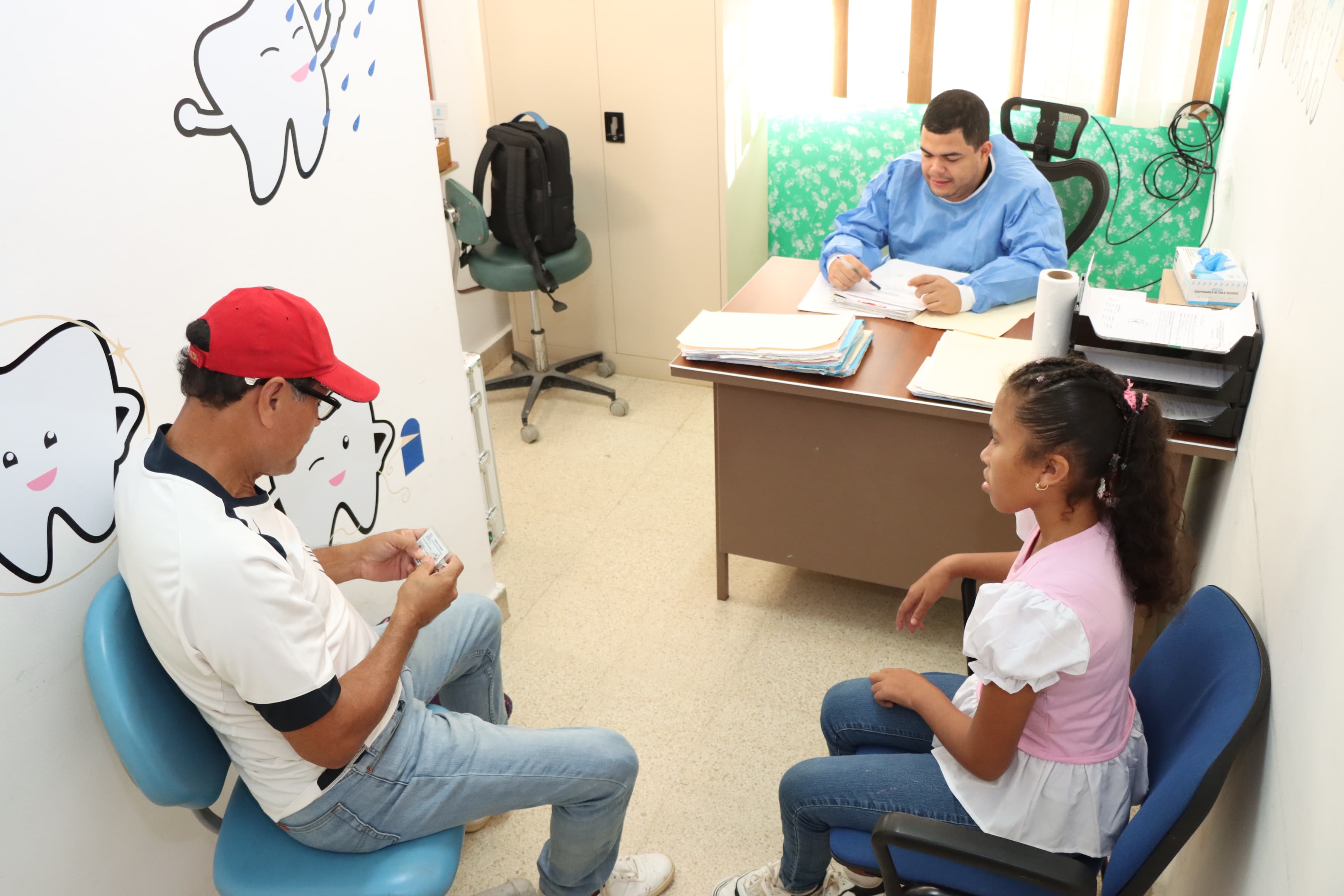 Estudiantes de Colón reciben atención odontológica