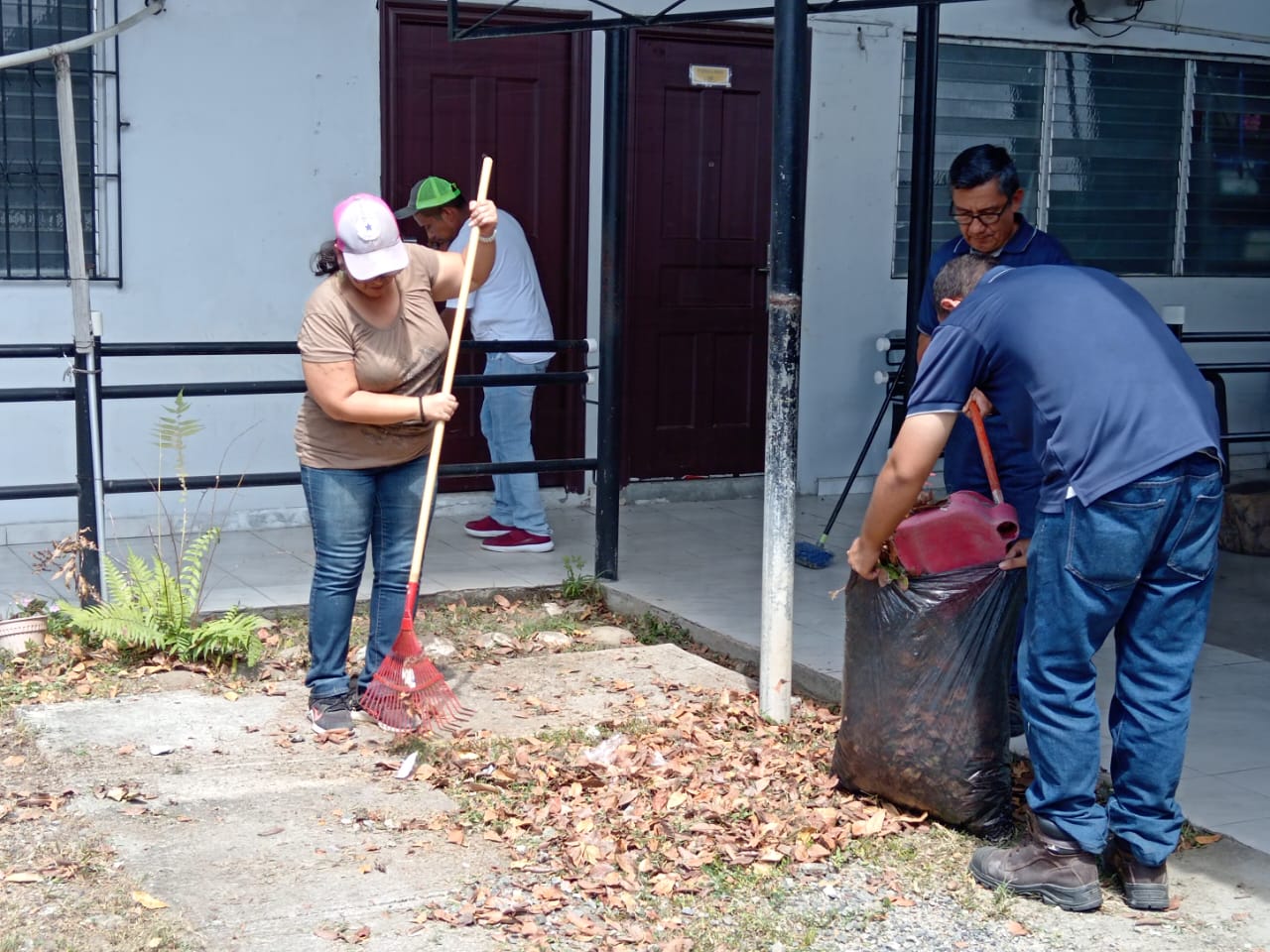 Jornada de limpieza en la Sede de Penonomé