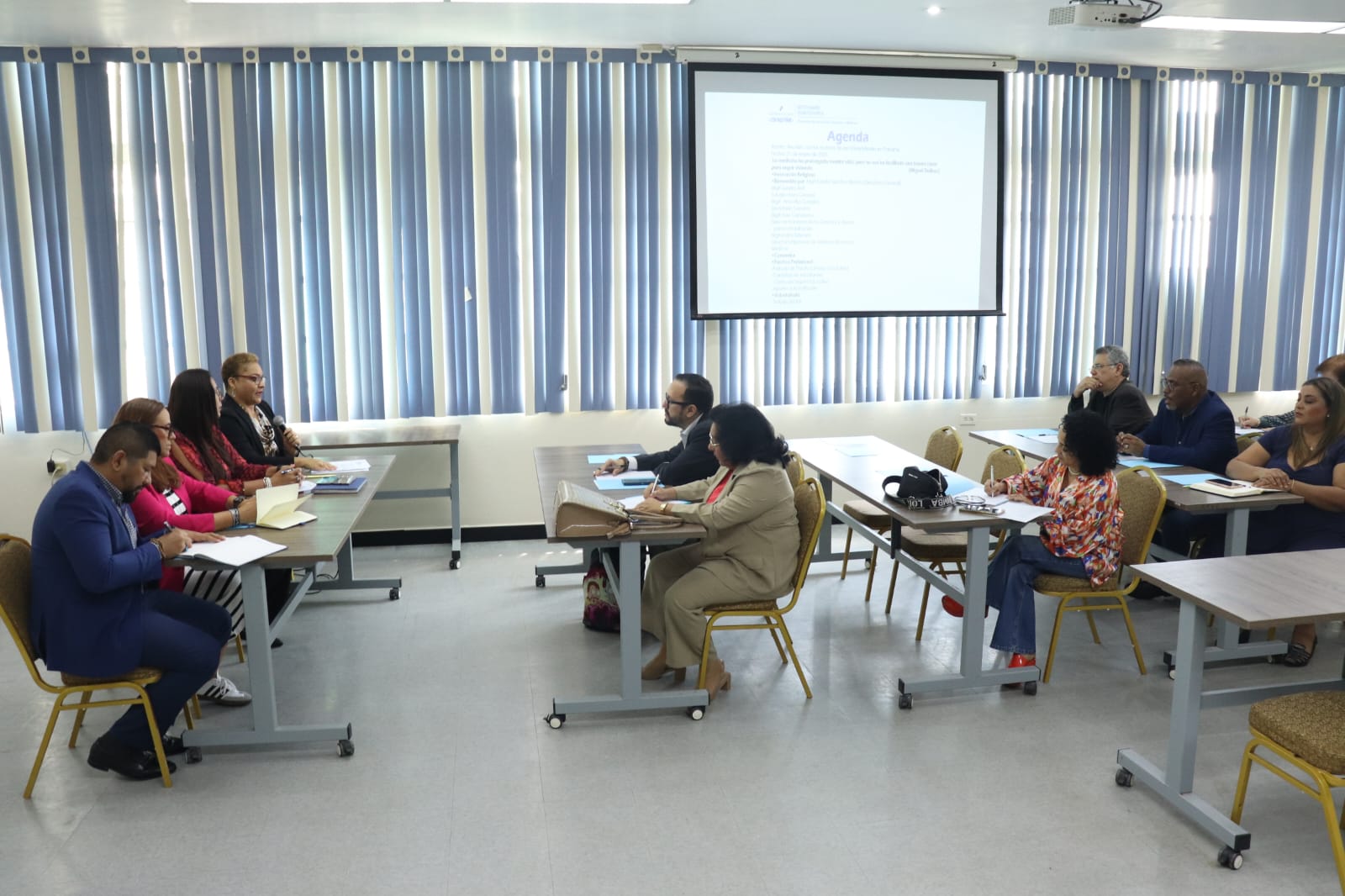 Directivos se reúnen con rectores de universidades