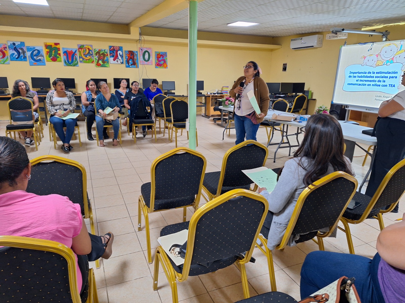Seminario “Descifrando el Autismo” en Veraguas: 18 padres de familia participaron en jornada de orientación y apoyo