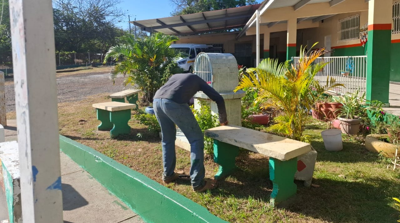 Jornada de pintura y limpieza en la Sede de Aguadulce