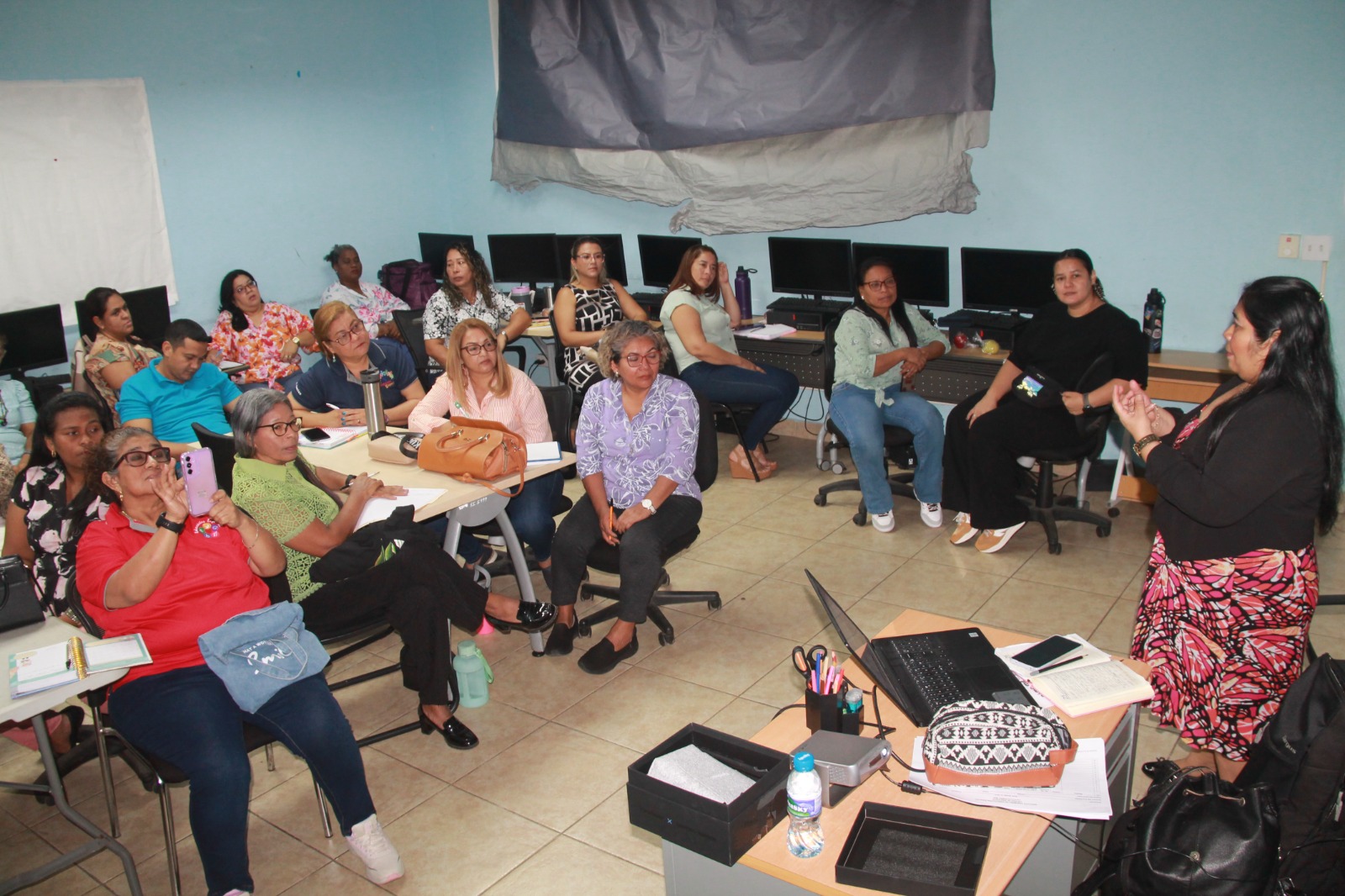 Inicia última semana de capacitaciones docentes de verano 2025