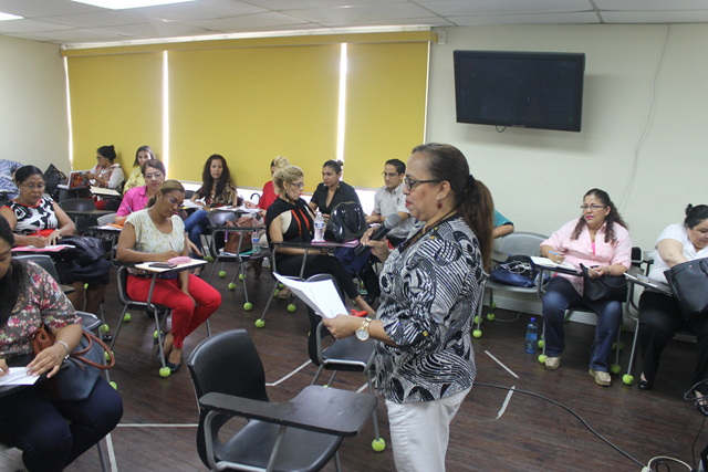 Orientan a docentes sobre lineamientos pedagógicos y administrativos