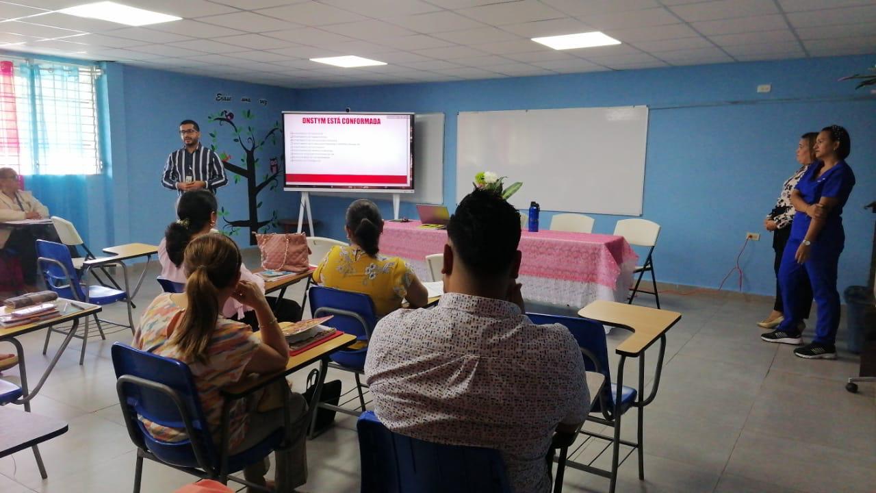 Docentes en Herrera reciben inducción sobre atención en escuelas inclusivas