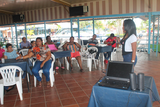 Celebran el día del Trabajador Manual con Charla de Autoestima