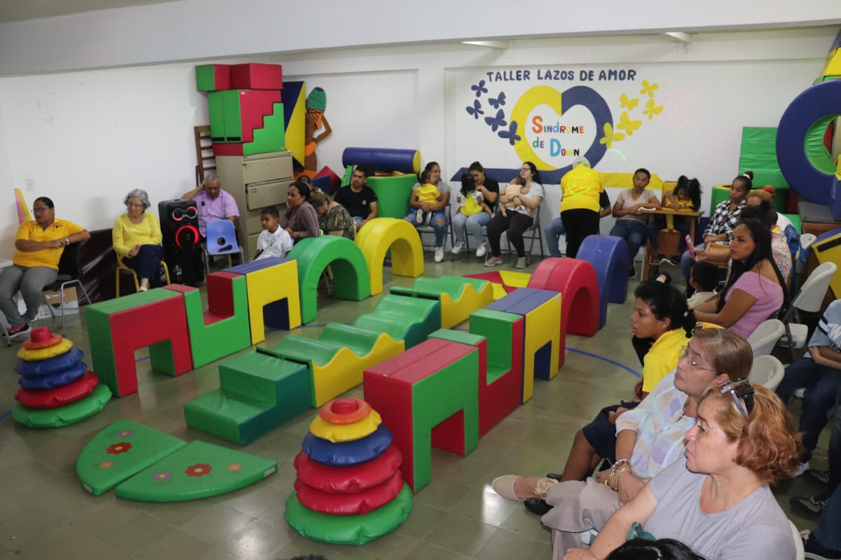 Estudiantes de Helen Keller participan en pasarela de psicomotricidad