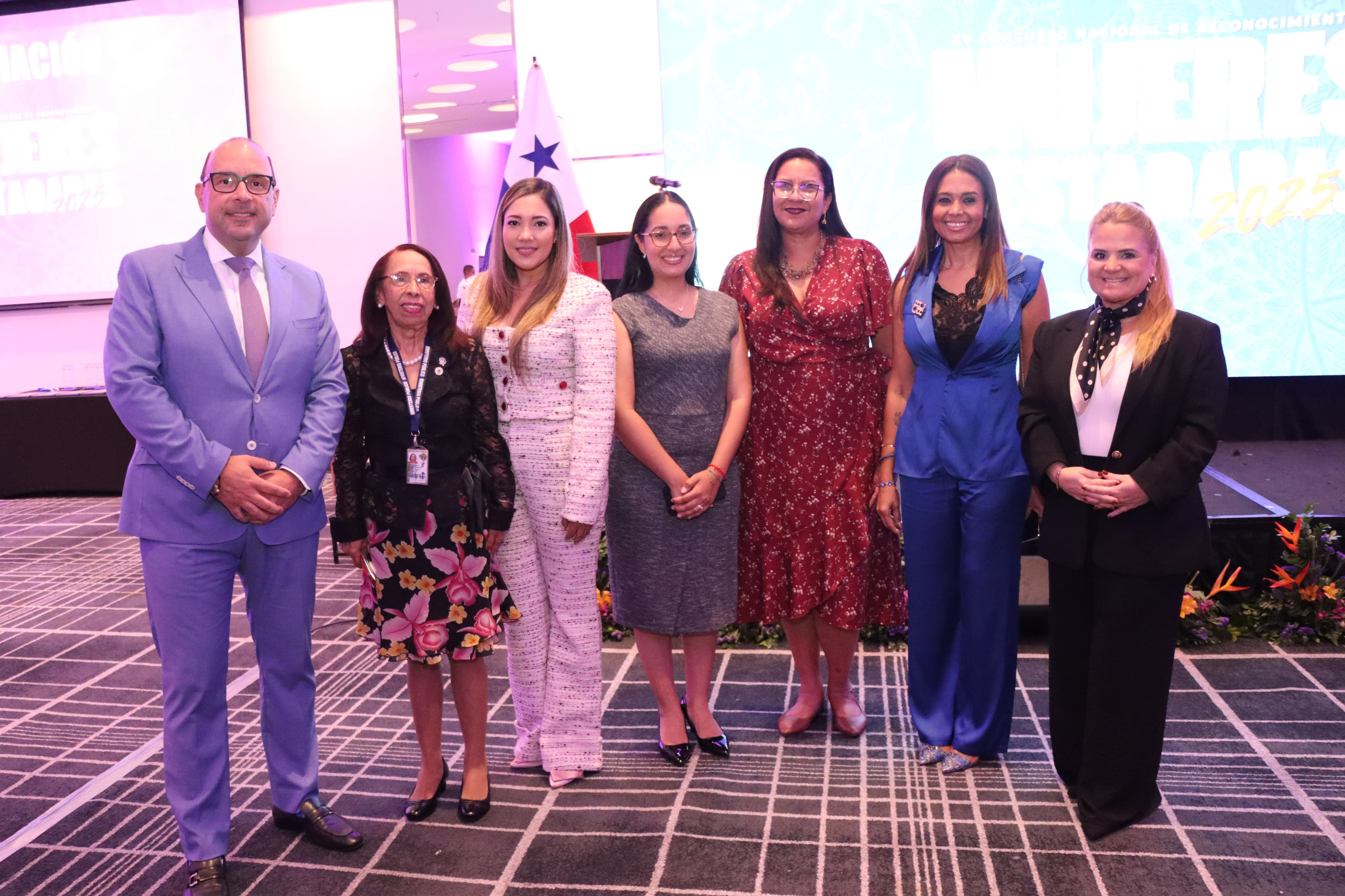 IPHE participó en la premiación "Mujeres Destacadas 2025", promoviendo la equidad de género y el liderazgo femenino.