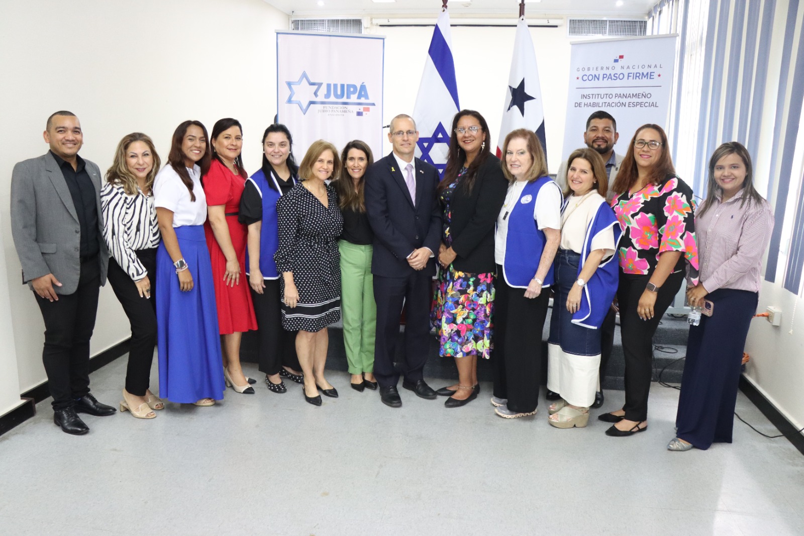 IPHE recibe la visita del Embajador de Israel como parte de una alianza estratégica para fortalecer la inclusión educativa.