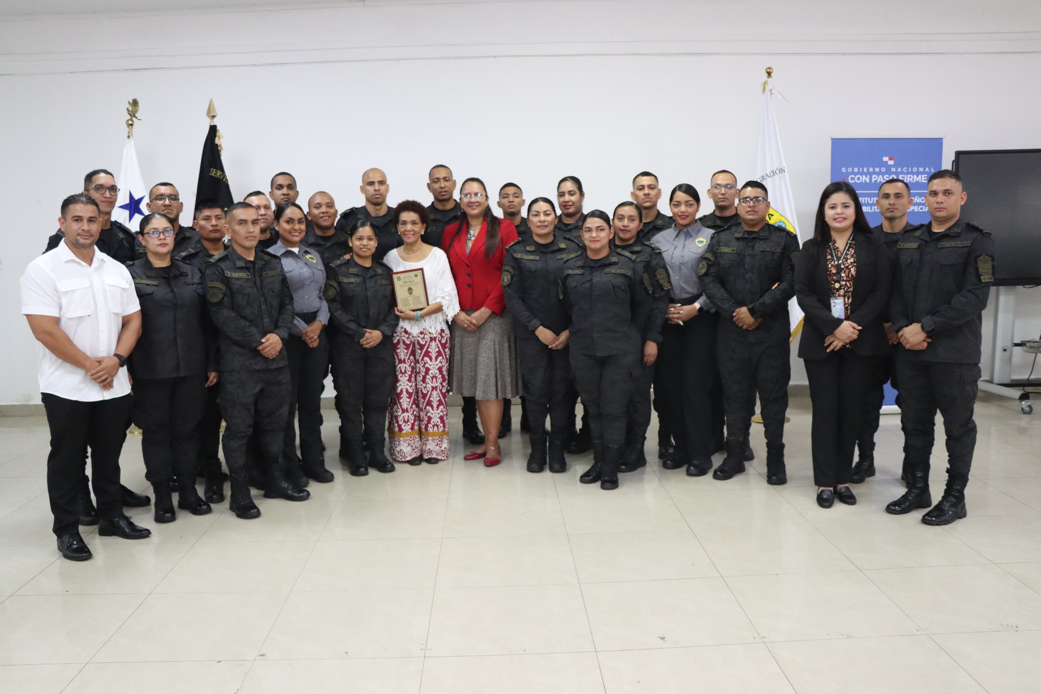 Integrantes del SPI reciben certificados tras concluir módulo de Lengua de Señas