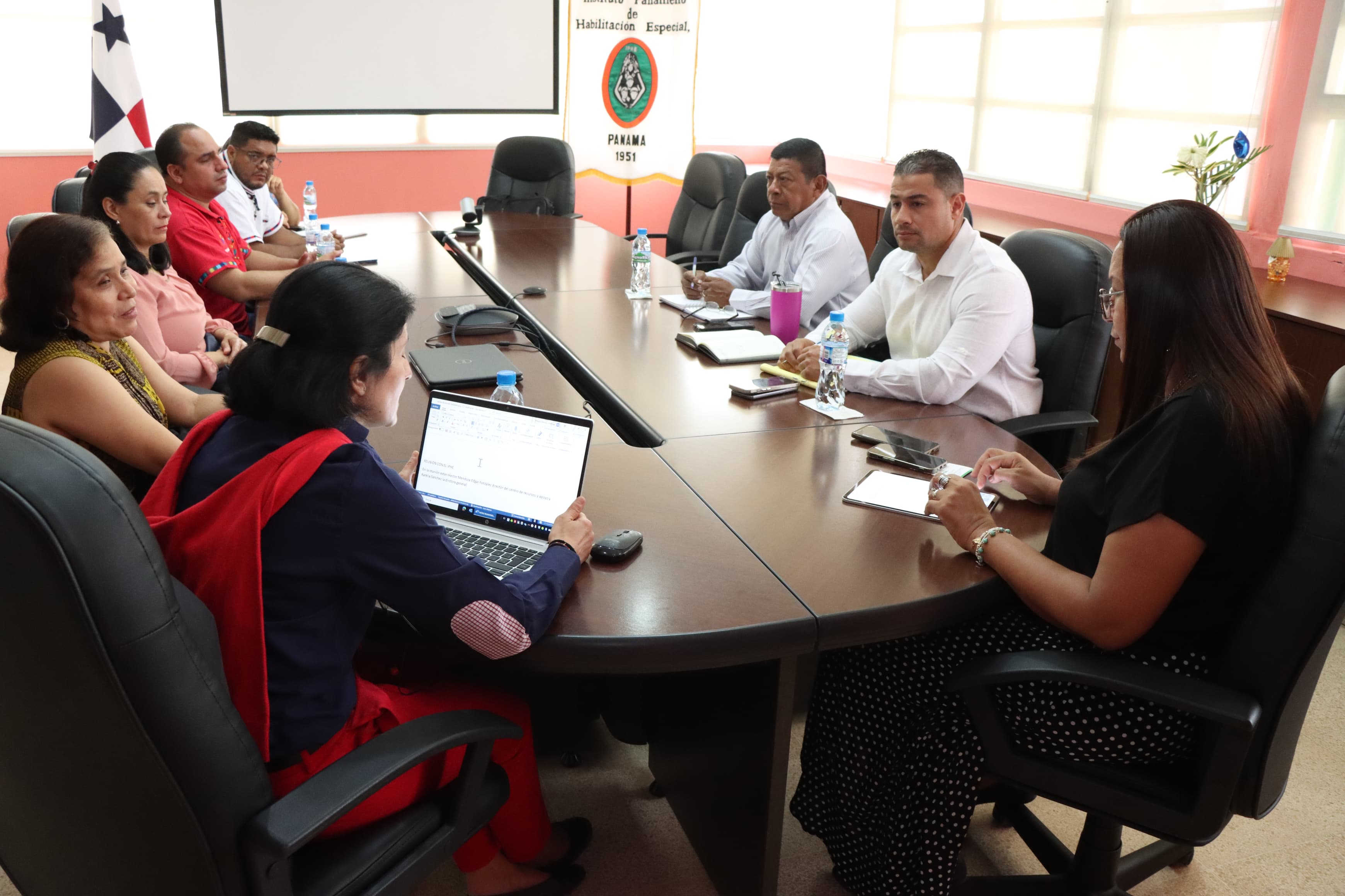 Fundación ONCE en América Latina FOAL, visita el Centro Louis Braille del IPHE para fortalecer lazos de cooperación.