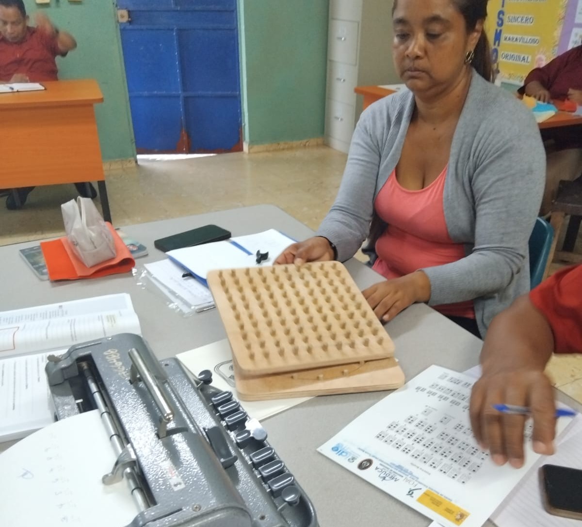 El Centro Louis Braille realizó taller sobre el sistema Braille para docentes y padres de familia en Capira.