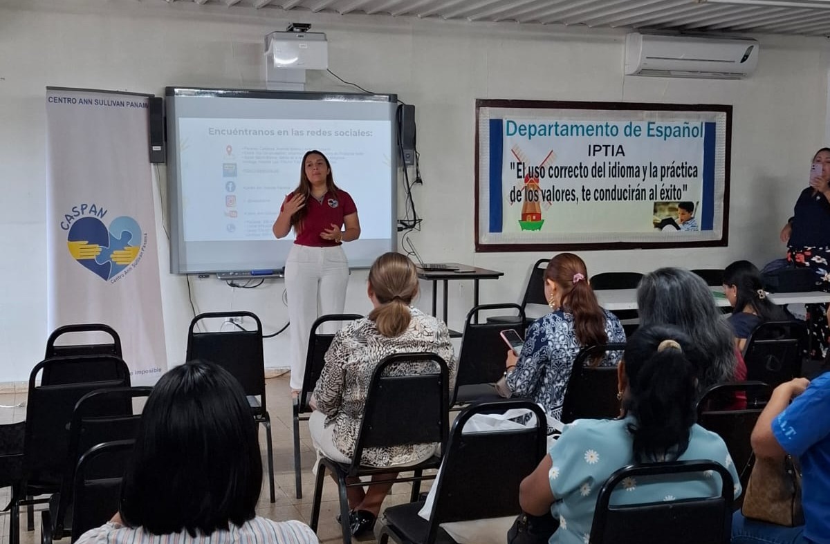 Docentes y técnicos participan en docencia sobre Autismo en Aguadulce.