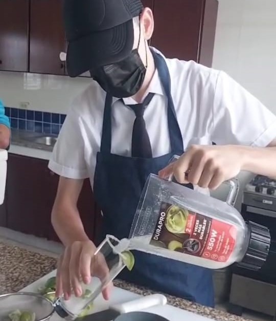 Formación técnica en gastronomía prepara a estudiantes del IPHE para el mundo laboral.
