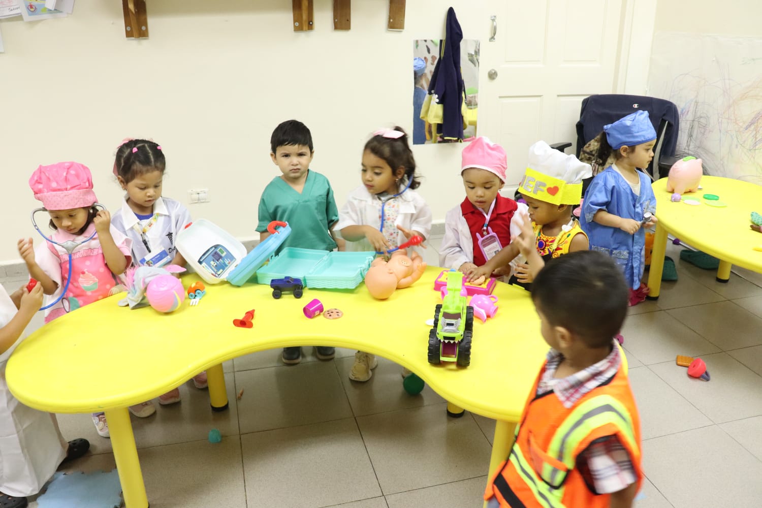 Niños y niñas del CAIPI destacan el valor de las profesiones