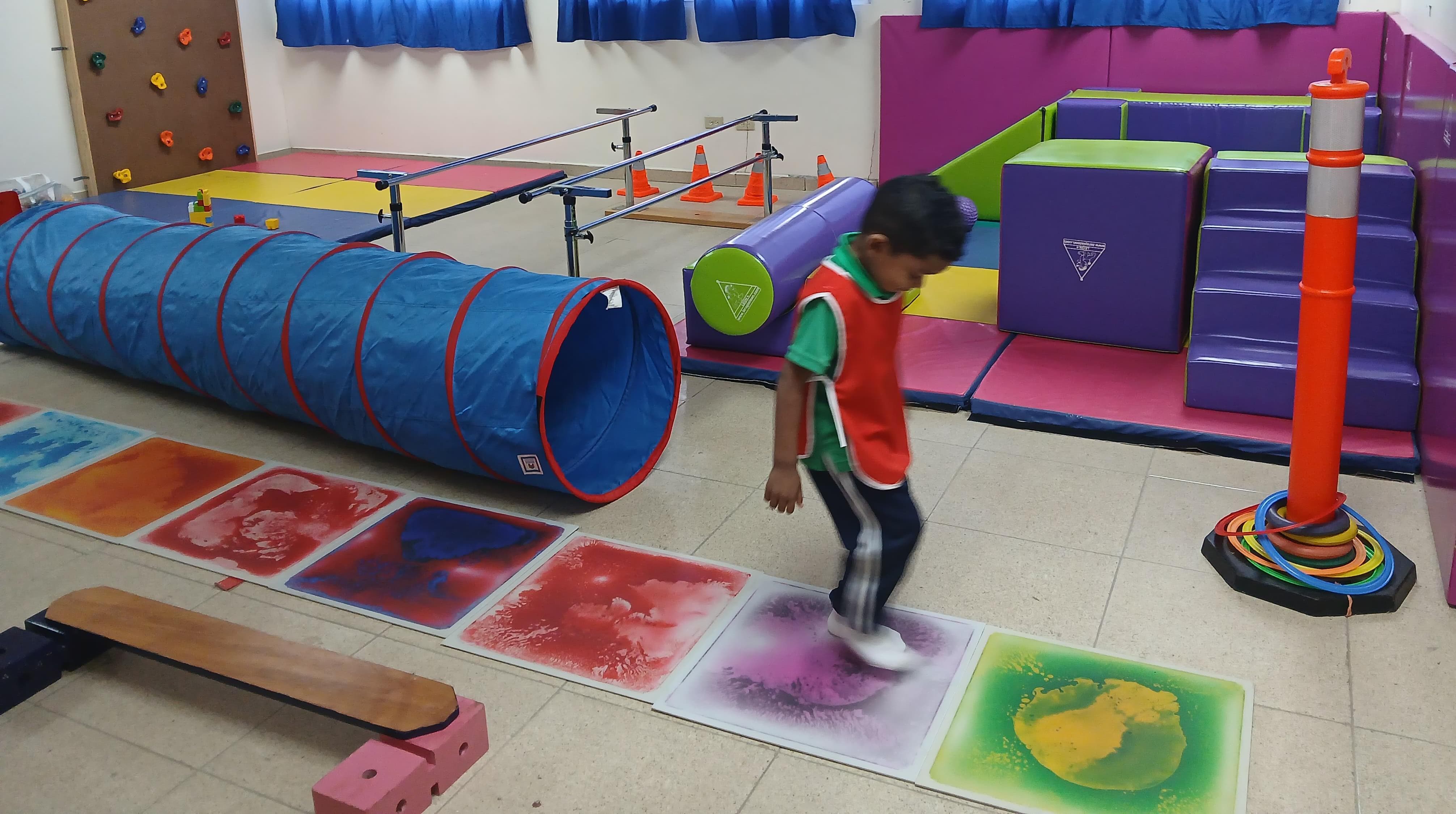 Niños con discapacidad inician terapias ecuestres en Penonomé para potenciar su desarrollo integral.
