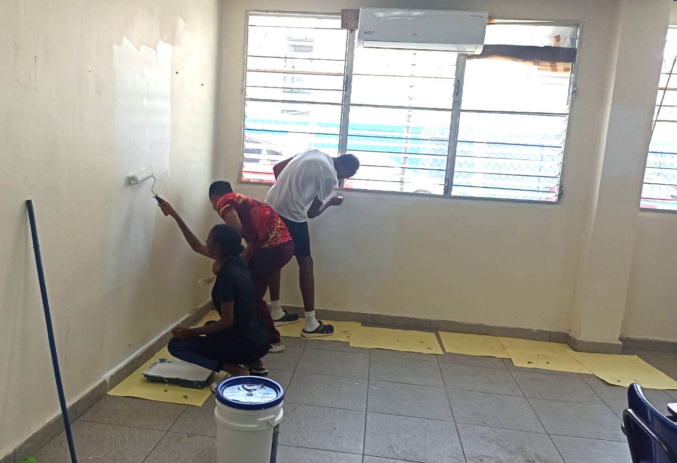 Mejoras y limpieza fortalecen espacios educativos en la sede de Colón.