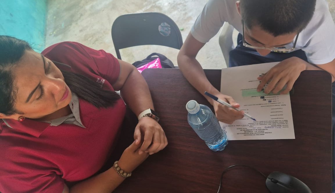 Estudiantes del Colegio Félix Esteban Oller Promueven Estilos de Vida Saludables con el Día de la Fruta y la Verdura
