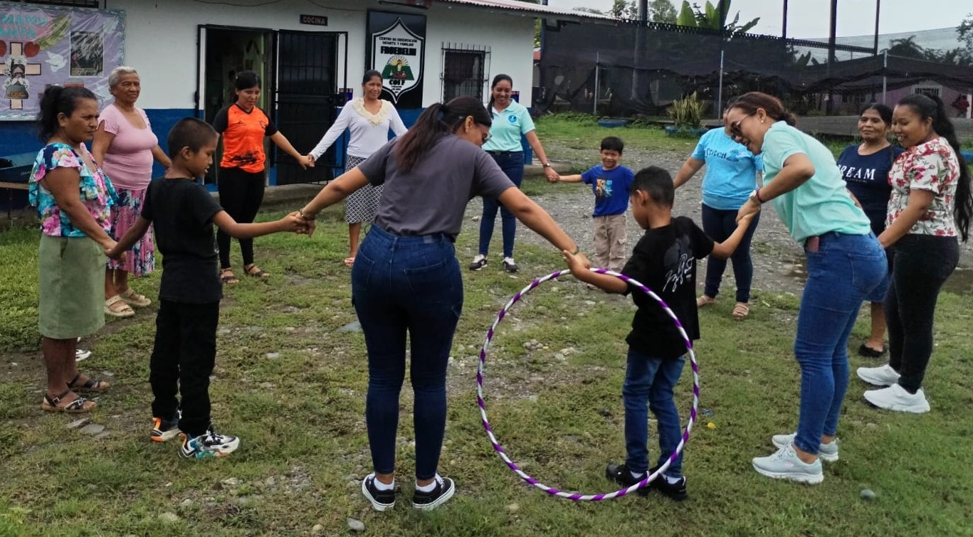 Dictan docencia a madres de familia en Bocas del Toro.