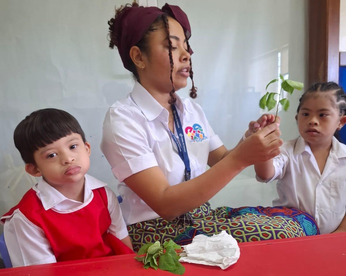 Celebración del Día Mundial del Árbol en la Escuela de Enseñanza Especial del IPHE