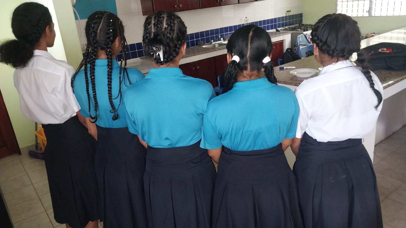 Estudiantes del IPHE en Penonomé celebran el Día de las Trenzas en el marco del Mes de la Etnia Negra