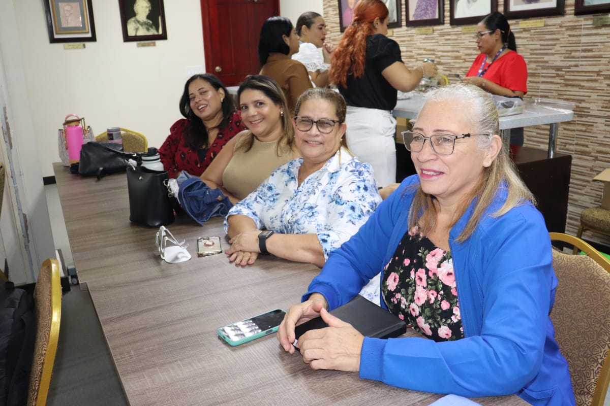 Estimuladores Tempranos actualizan conocimientos para dar una atención a niños de 0 a 5 años.