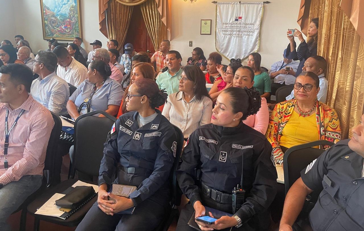 Directoras del IPHE en Coclé participan en importante reunión de Junta Técnica en la Gobernación.