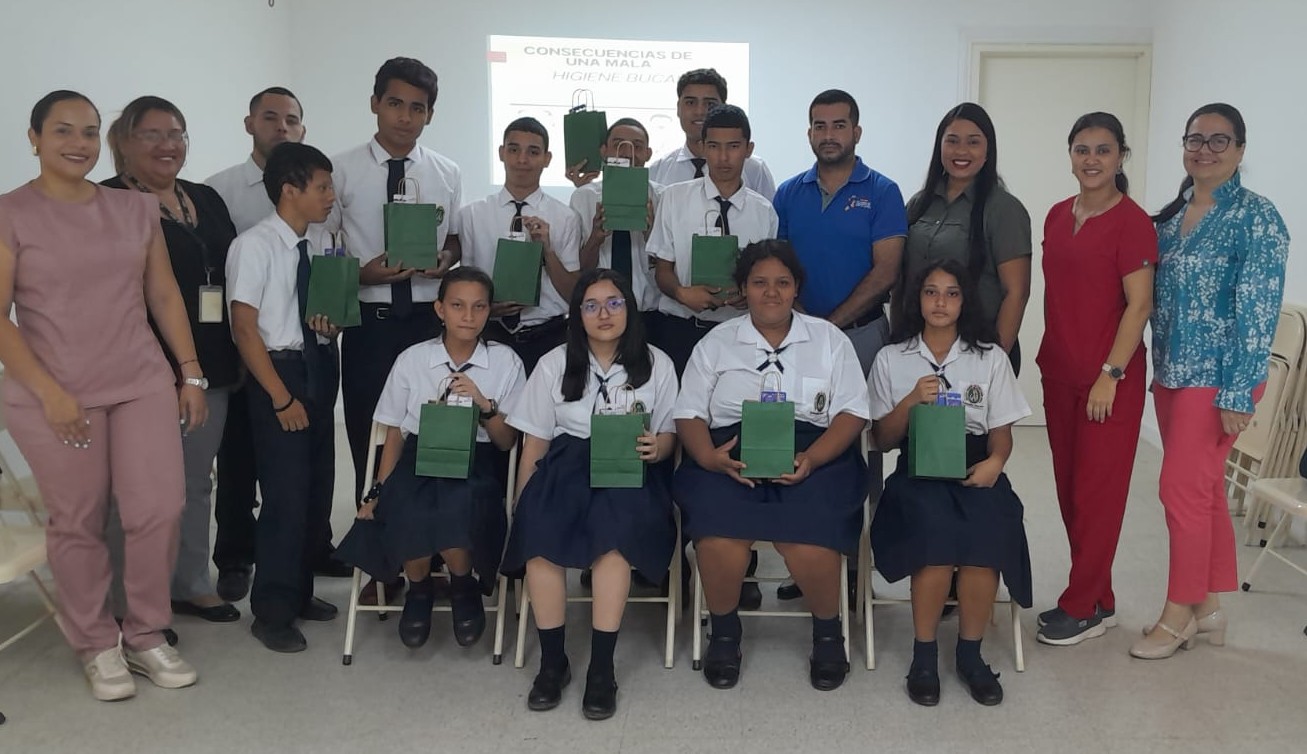 Estudiantes de CTI de Herrera participan en docencia sobre higiene y apariencia personal