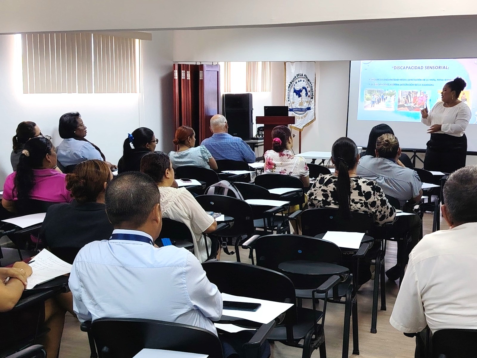 Directora de Chepo dicta taller a Servidores Públicos de Panamá Este