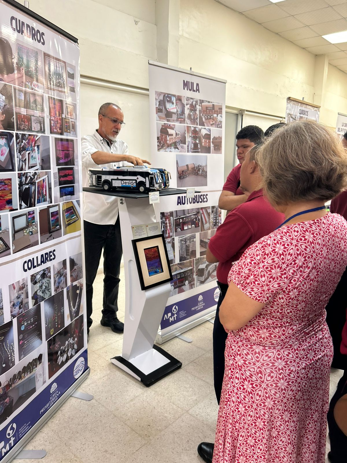 Eve realiza exposición "Canal de vida, arte y reciclaje