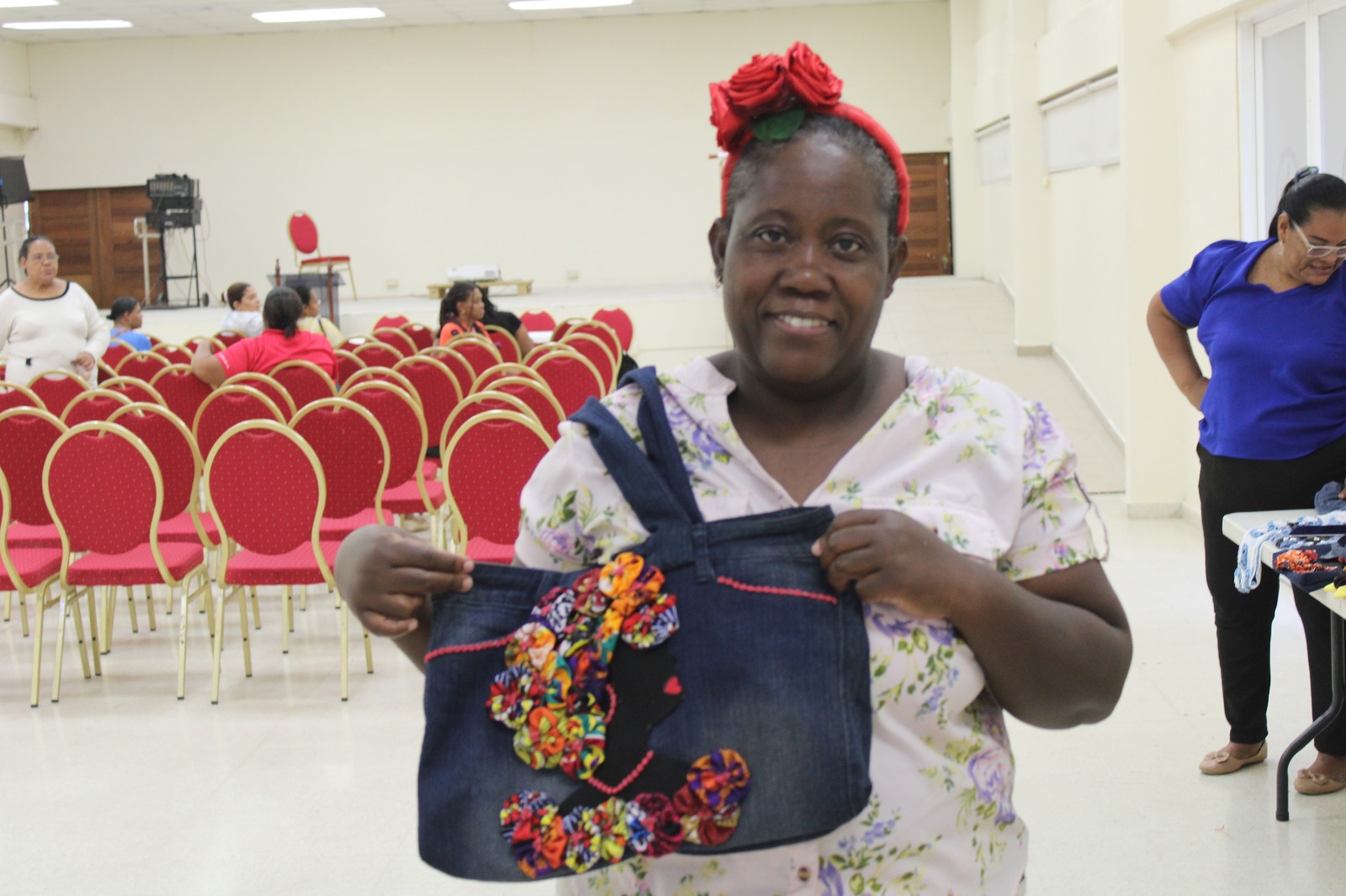 Madres de familia culminan exitosamente curso de manualidades en la EVE.