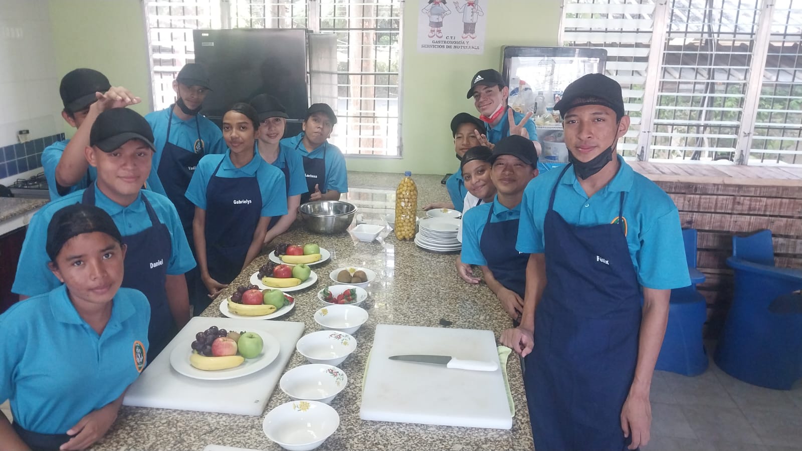 IPHE fortalece la formación técnica con talleres prácticos en gastronomía y hotelería.