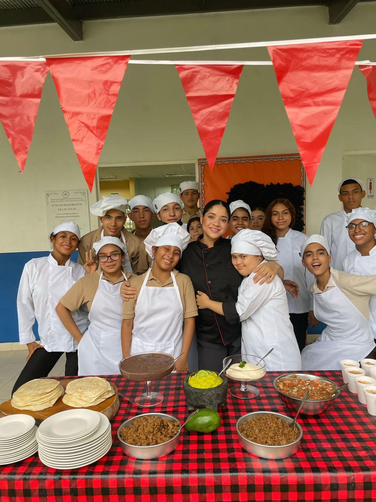 Estudiantes de CTI del CEVET aprenden sobre Gastronomía Mexicana.