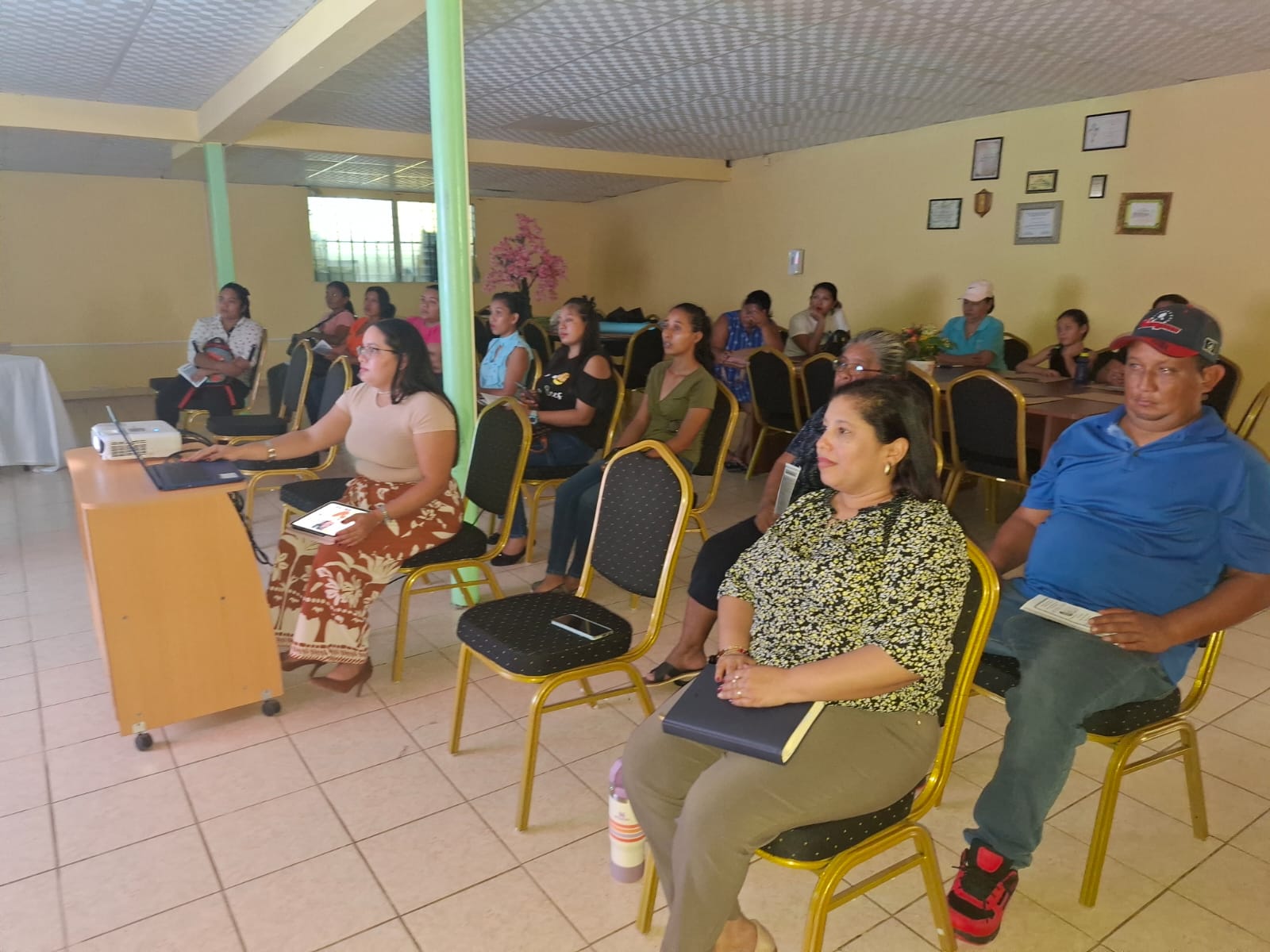 IPHE Veraguas promueve estrategias positivas para el manejo de niños en casa