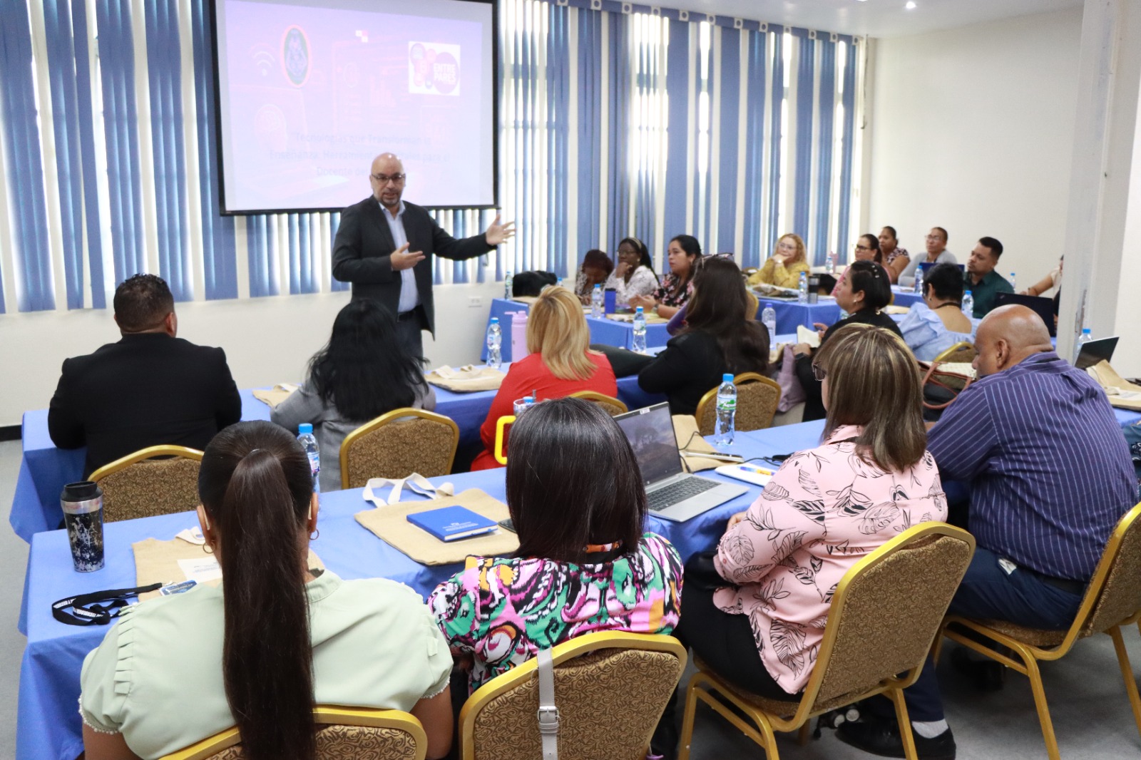IPHE inicia capacitación docente con visión inclusiva y tecnológica a través del programa “Entre Pares Panamá 5.0”.