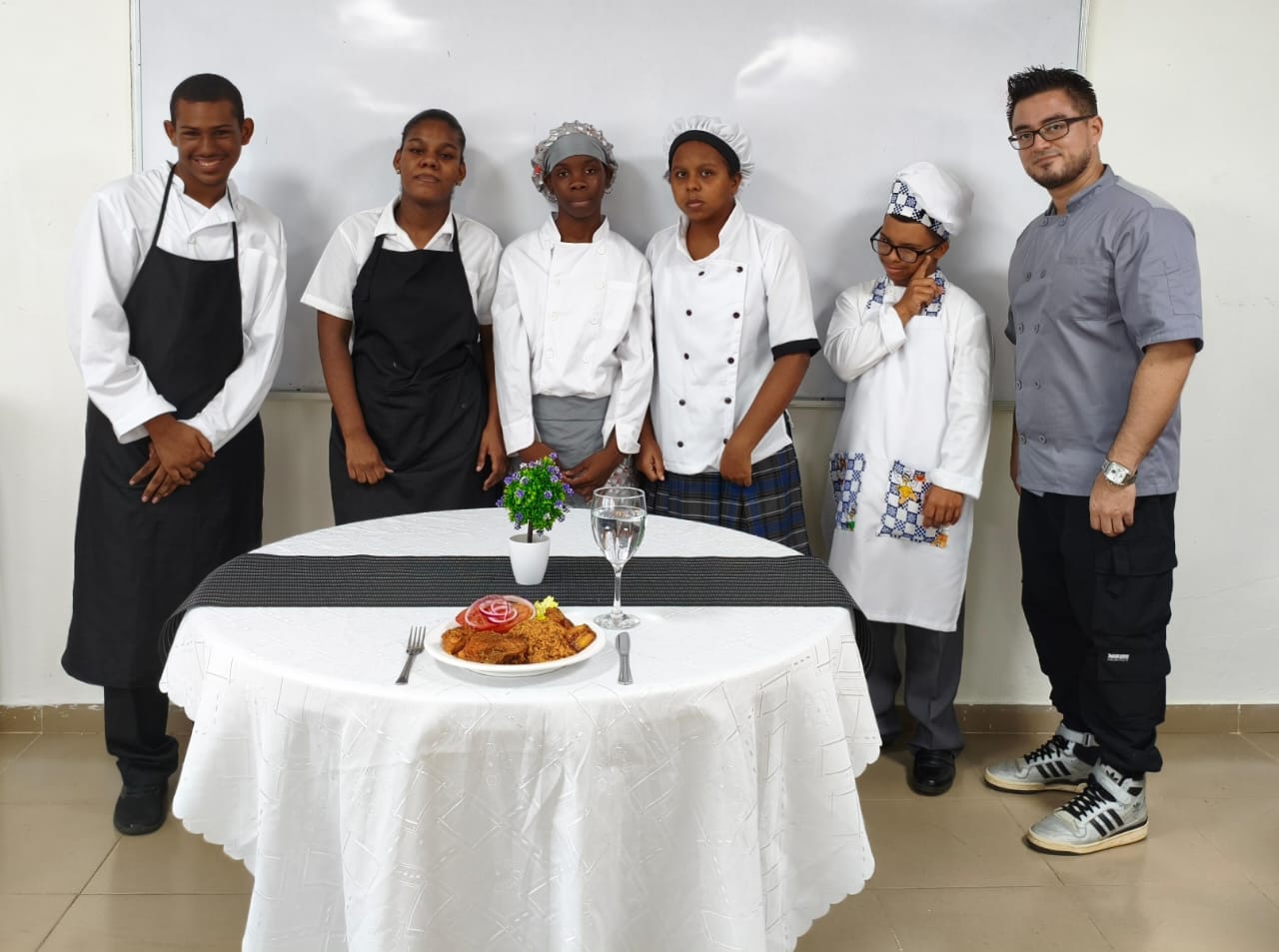 Estudiantes del IPHE en Colón preservan la gastronomía tradicional de la Costa Atlántica