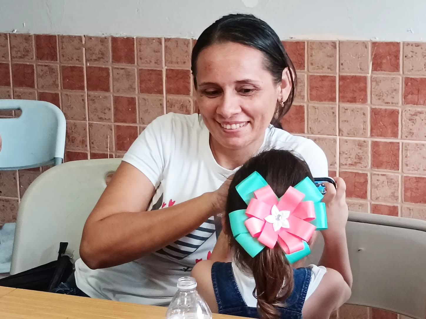 IPHE capacita a madres en confección de vinchas y lazos en Los Santos