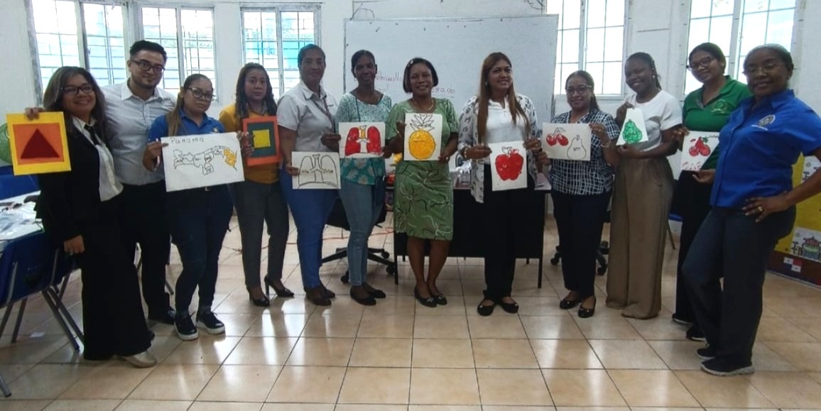 Docentes y padres aprenden a confeccionar materiales inclusivos para estudiantes ciegos