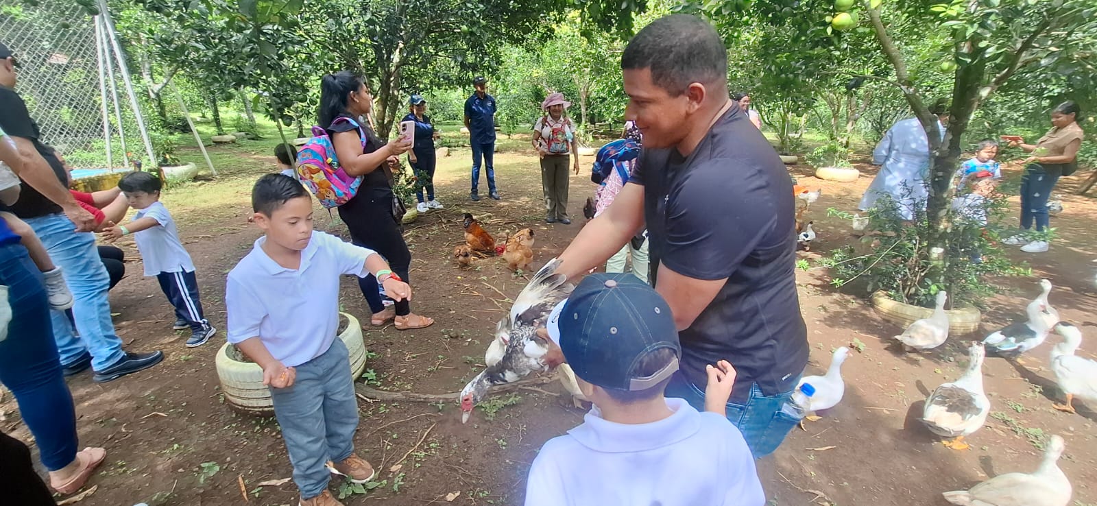 Estudiantes de Chiriquí realizan gira ecológica en finca agroturística Mary’s Garden