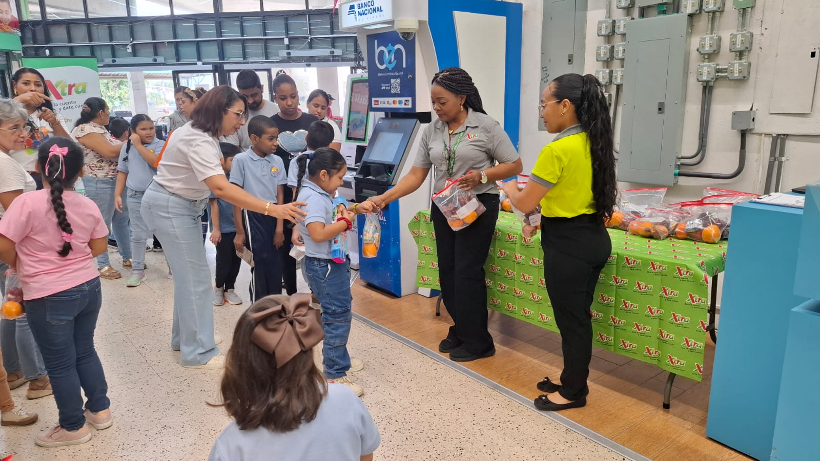 Estudiantes de Tocumen realizan gira pedagógica al supermercado