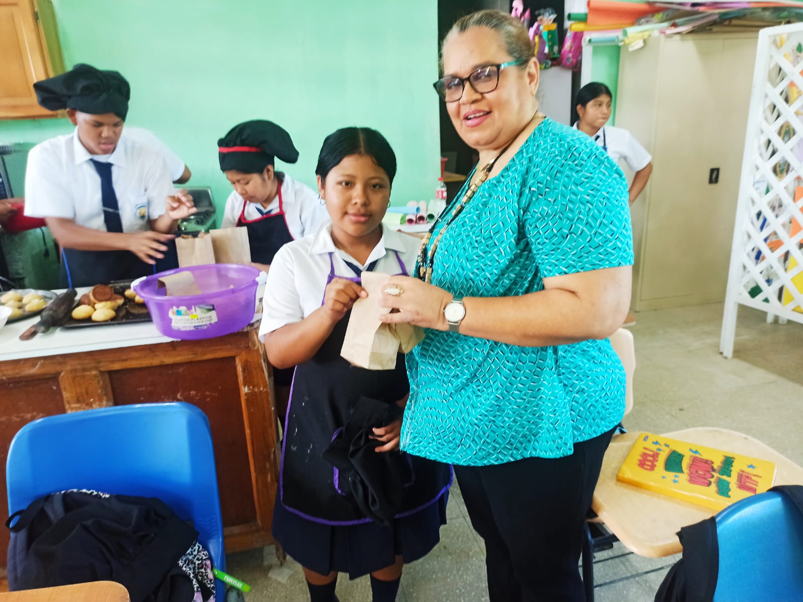 Formación con sabor: estudiantes de Bocas del Toro aprenden repostería artesanal