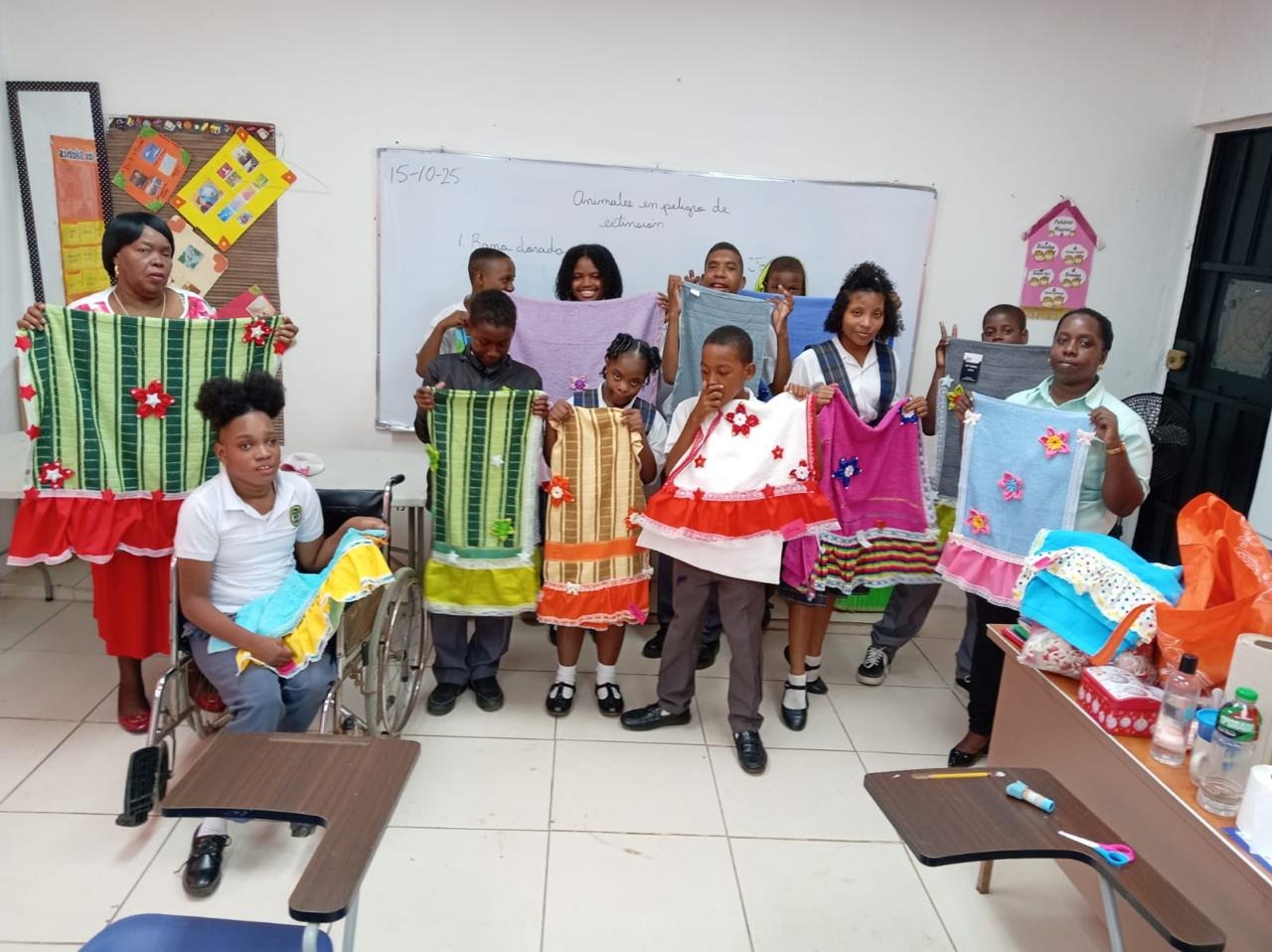 Estudiantes del IPHE Colón desarrollan habilidades de costura y emprendimiento