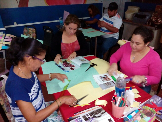 Aprenden a confeccionar materiales didácticos como apoyo pedagógico