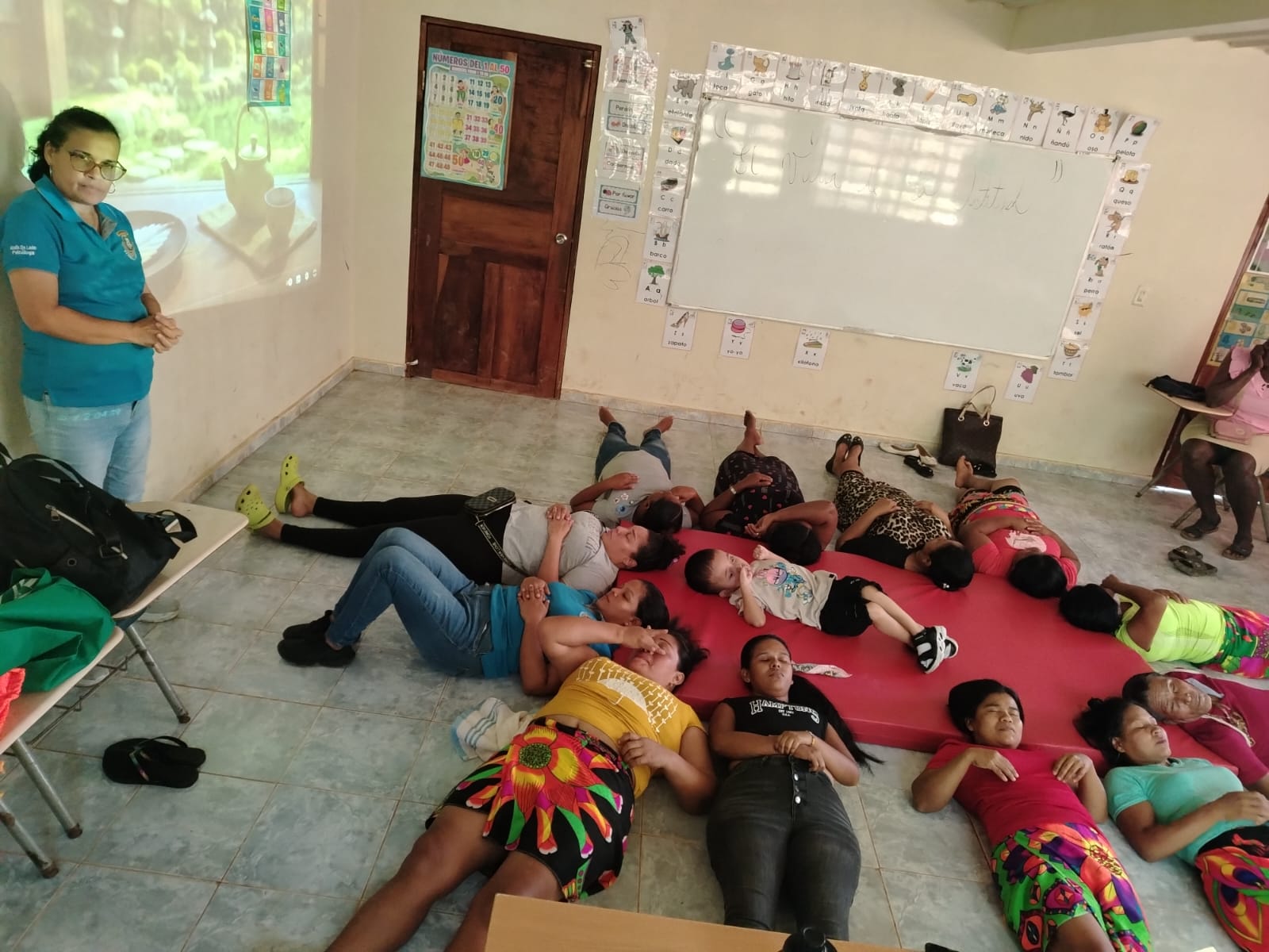 Padres de familia de Darién participan en Taller de Relajación