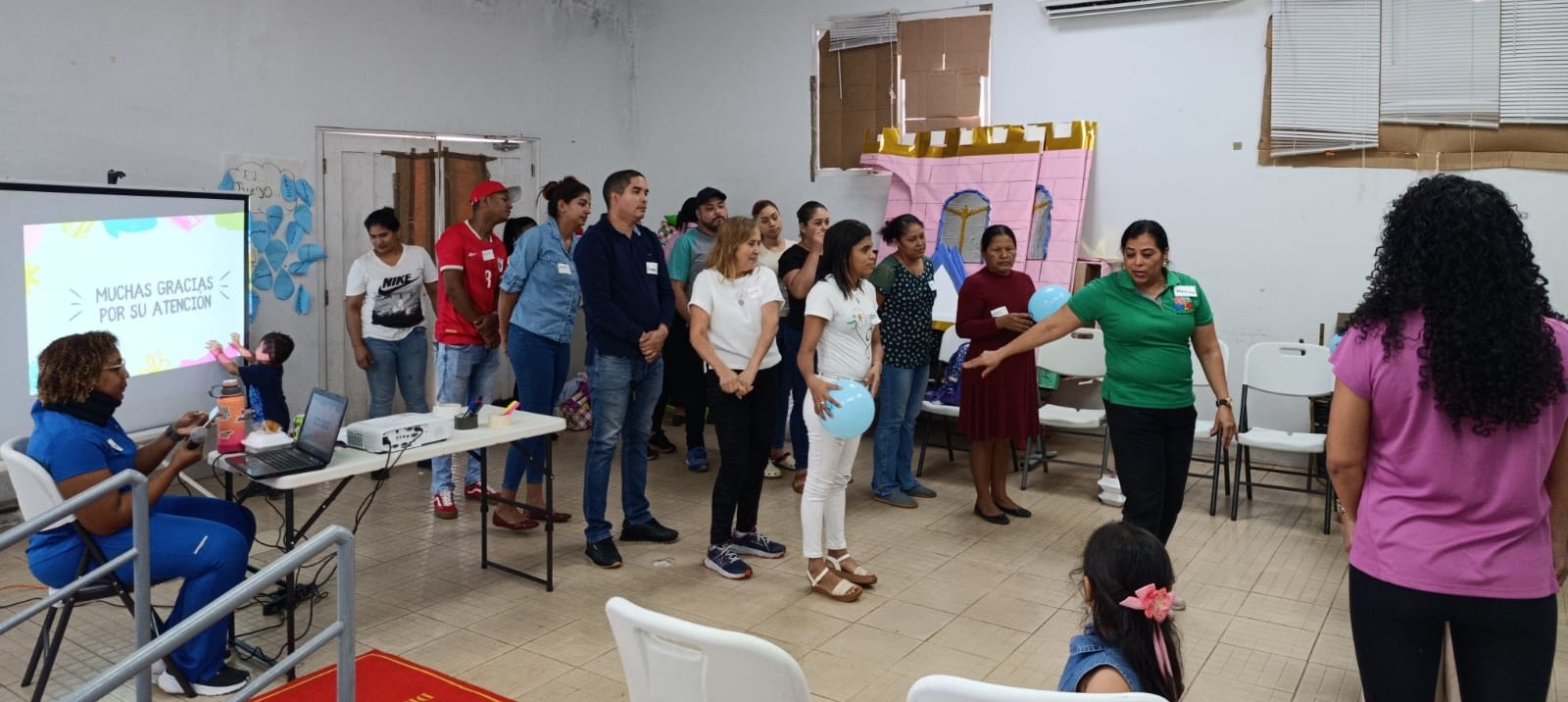 Padres del PEP participan de taller sobre la importancia del juego