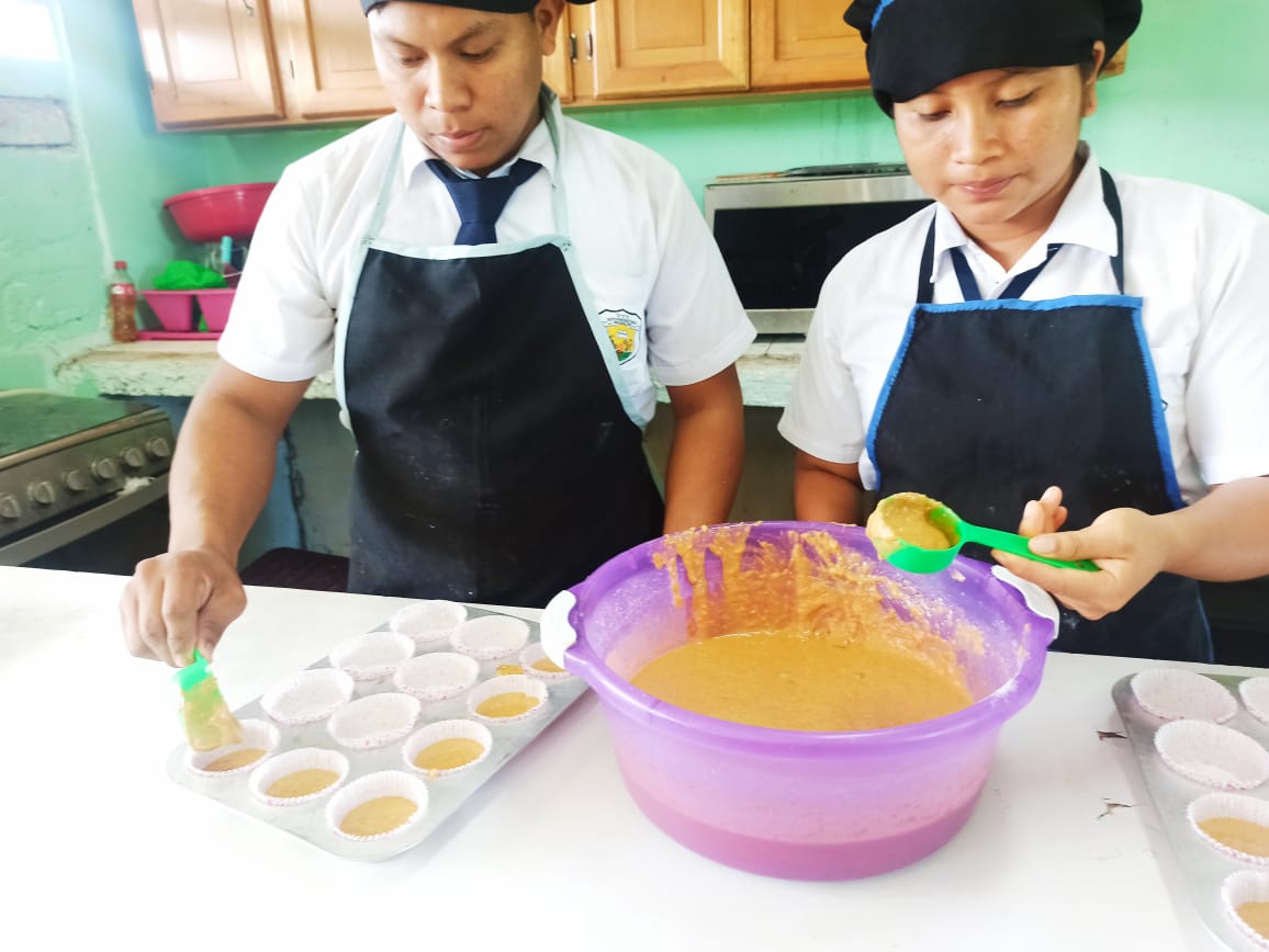 CTI de Bocas del Toro preparan Biscochos de Zanahoria