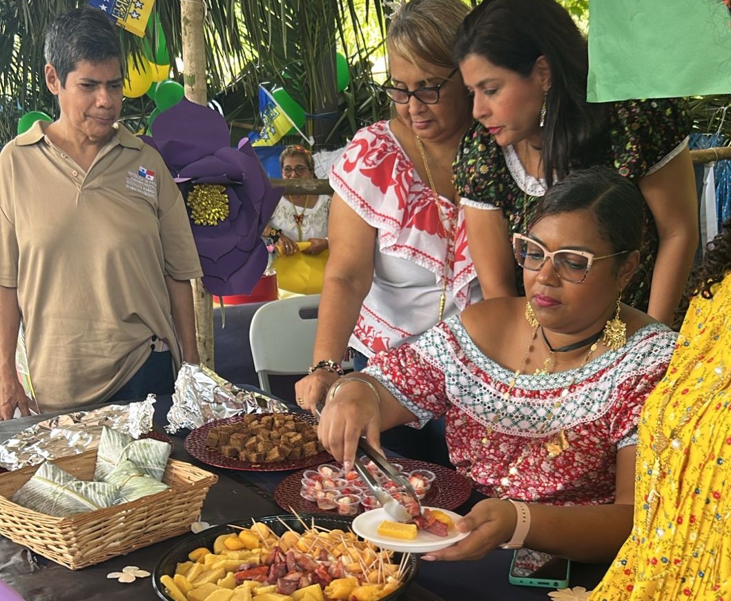 E.V.E. celebra Festival de Diversidad Folklórica con estudiantes de turnos matutino y vespertino