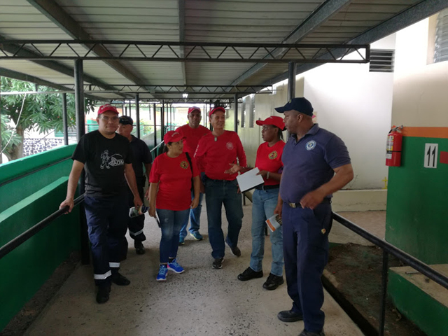 Compañía de Bomberos Voluntarios N° 11 inspecciona sede del IPHE para conocer rutas de evacuación